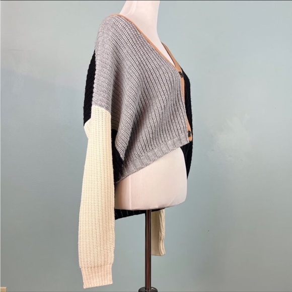 Asymmetrical Neutral Sweater - Picture 5 of 5